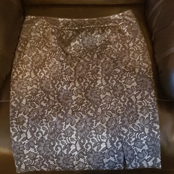 Worthington Dresses & Skirts - Worthington Petite Stretch Skirt